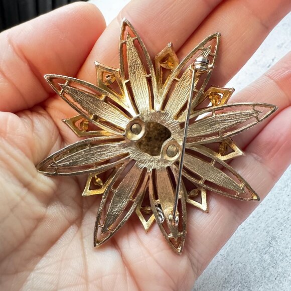 Vintage Gold Tone Layered Flower Brooch Large 2.75 in Statement Pin - Picture 3 of 5